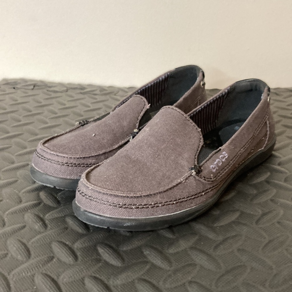 CROCS Women’s Walu Canvas Loafers size 7